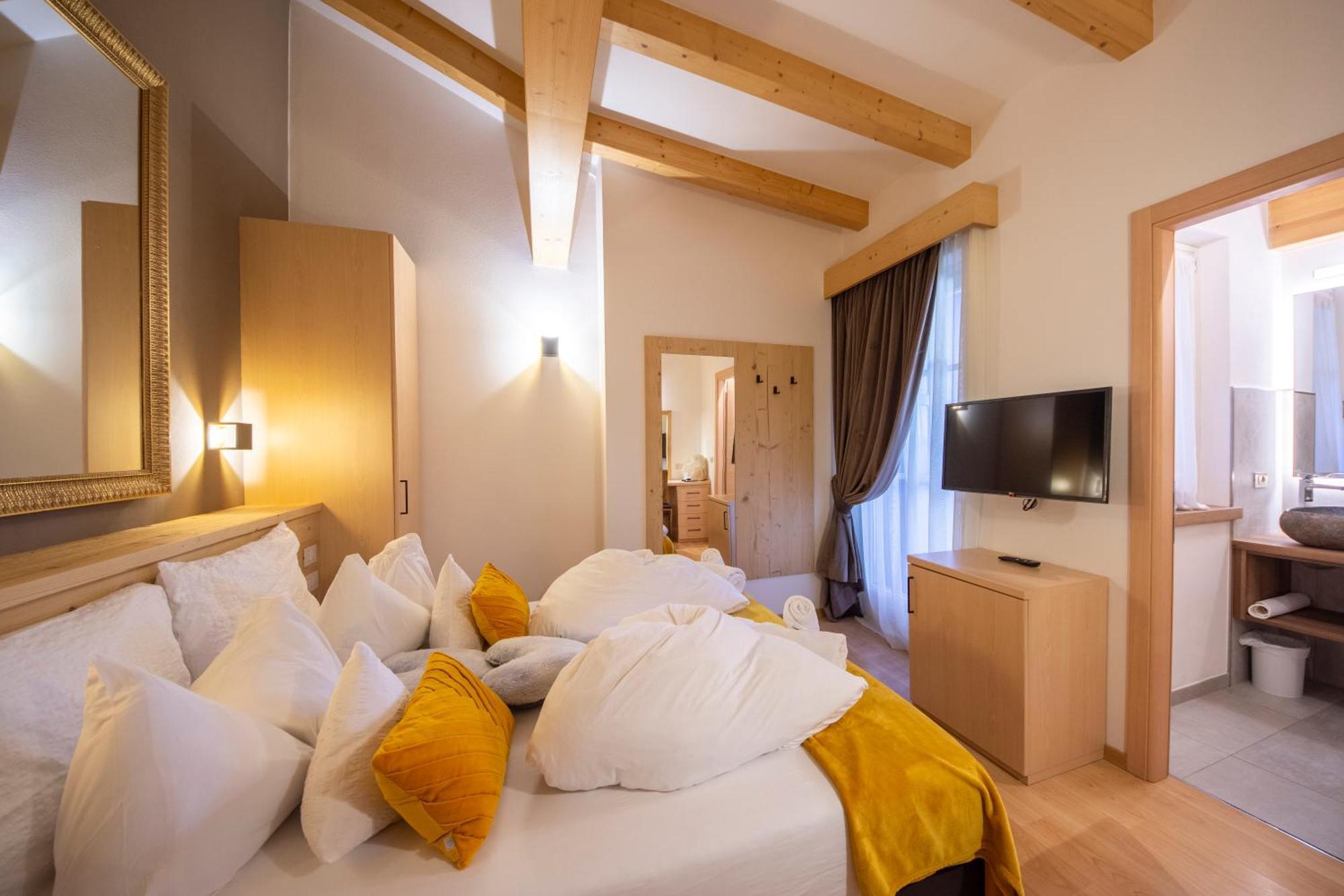Hotel Faloria โมเอนา ภายนอก รูปภาพ